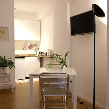 Διαμέρισμα Putignani 178 *